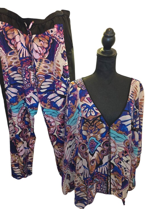 bebe Pants - BEBE Vibrant Butterfly Print Two-Piece Set in Purple & Teal Size Large